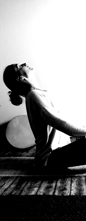 Véronique Hardy, enseignante de Yoga diplômée de la FNEY